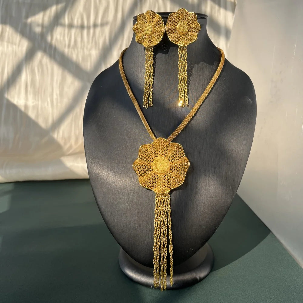 Gold Luxury Necklace Set (Earrings included)