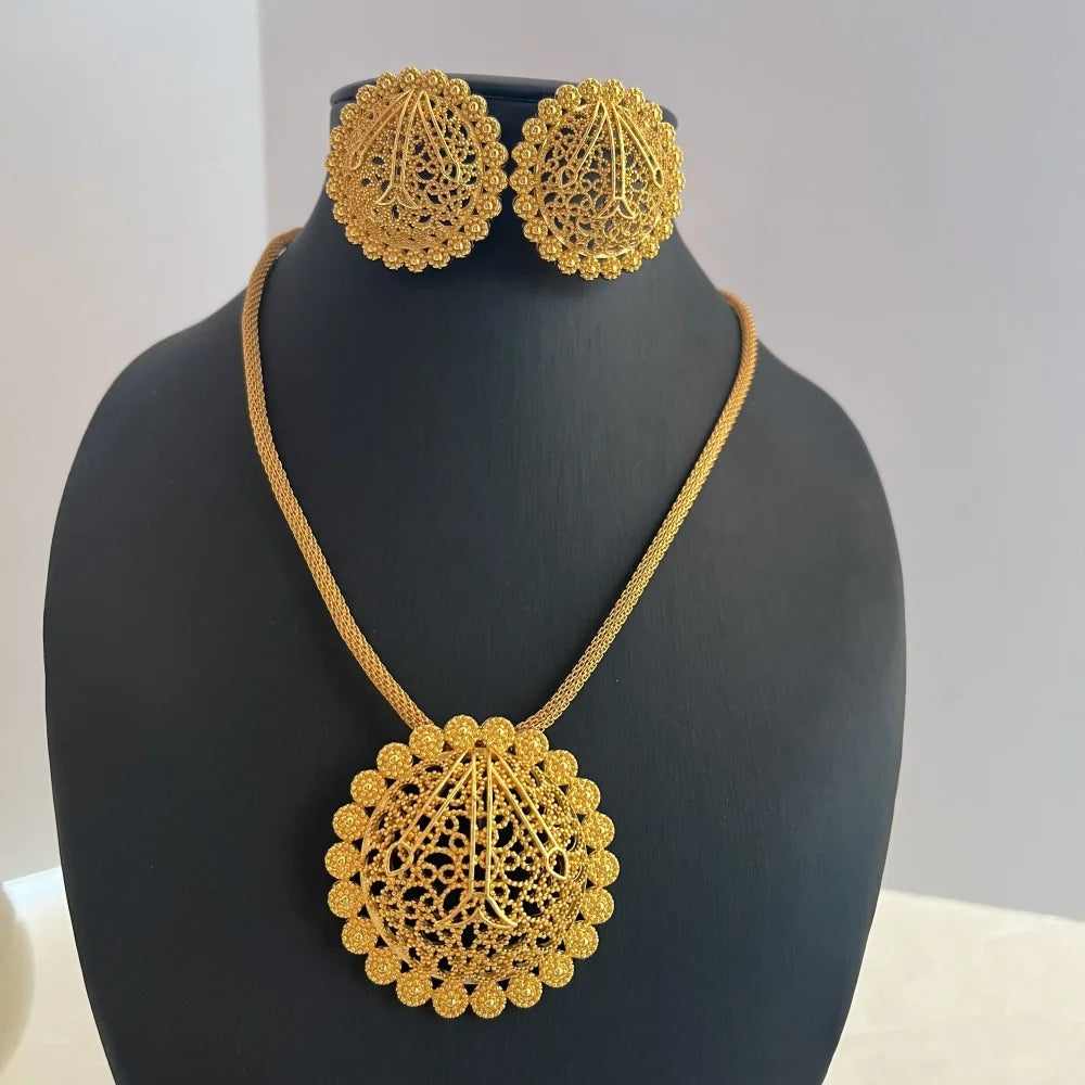 Gold Luxury Necklace Set (Earrings included)