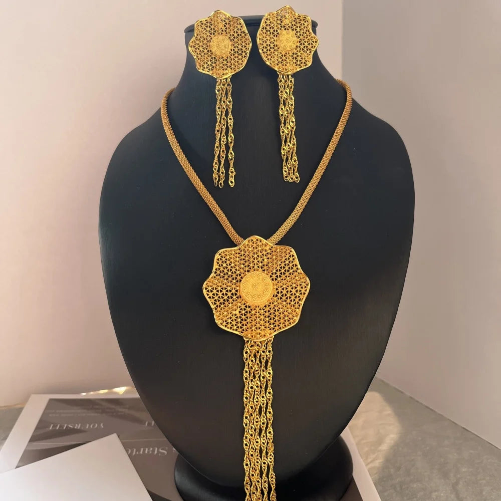 Gold Luxury Necklace Set (Earrings included)