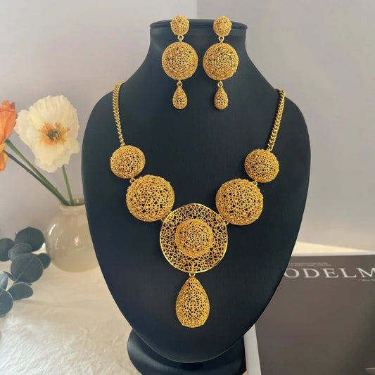 Gold Luxury Necklace Set (Earrings included)